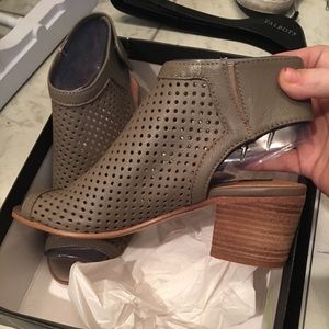 New in box Steve Madden